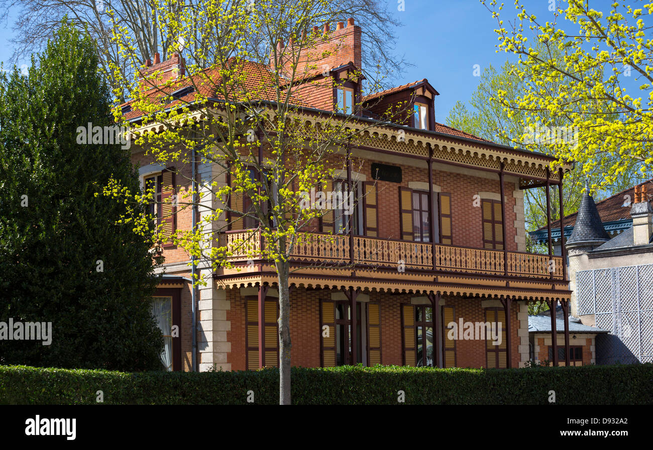 Das Napoleon III-Chalet, bekannt als "Villa Marie-Louise', in Vichy (Frankreich). Chalet Napoléon III Appelé À Vichy Villa Marie Louise Stockfoto