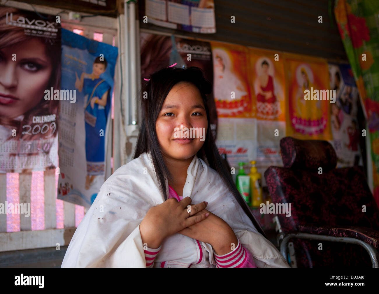 Teenager In einem Friseur, Pakse, Laos Stockfoto