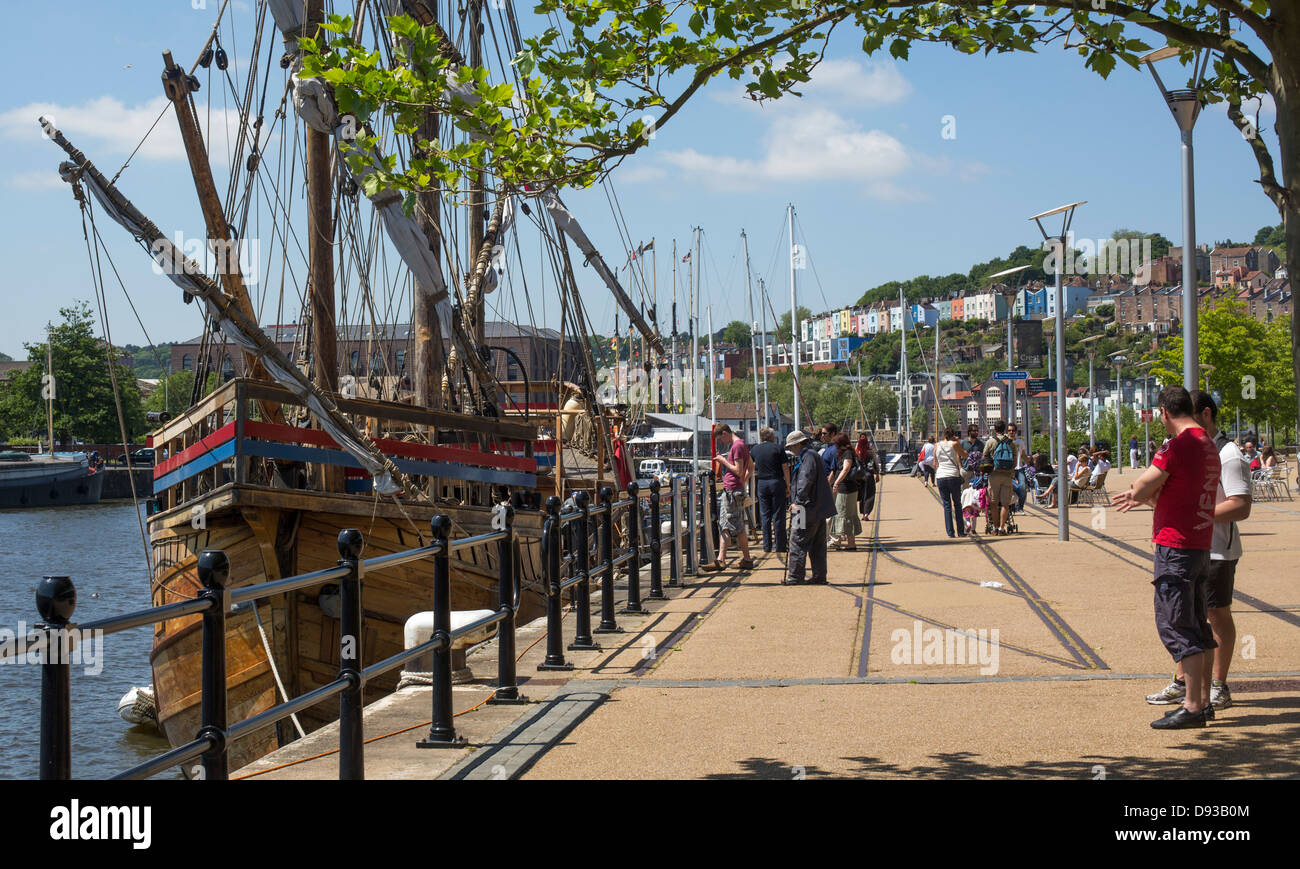 Bristol Fluss Avon Gehweg in der Nähe von Millennium Square Boot Tea clipper Stockfoto