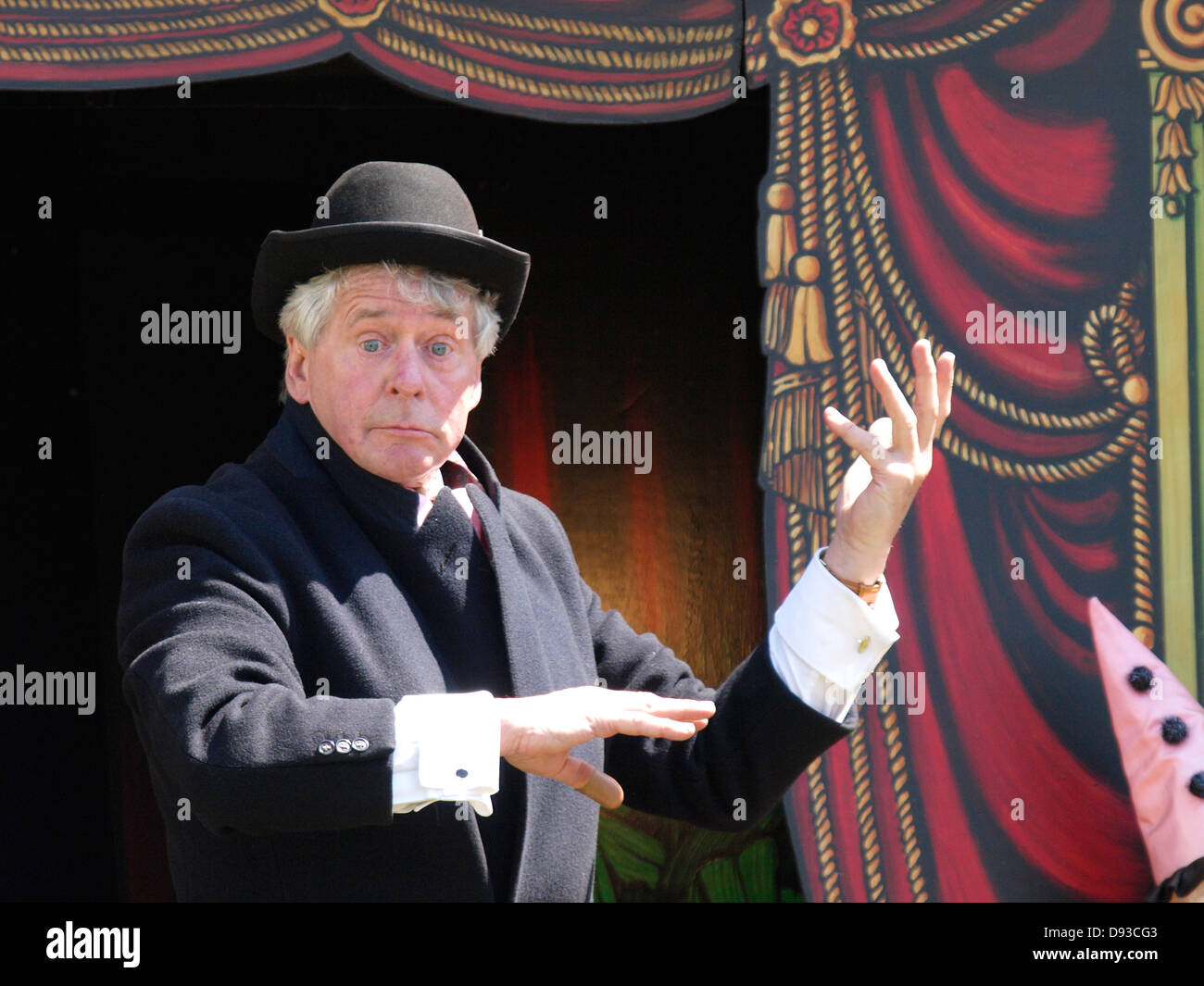 Herr Alexander Reisen Show, einem traditionellen Varieté-Show, Ilfracombe, Devon, UK 2013 Stockfoto