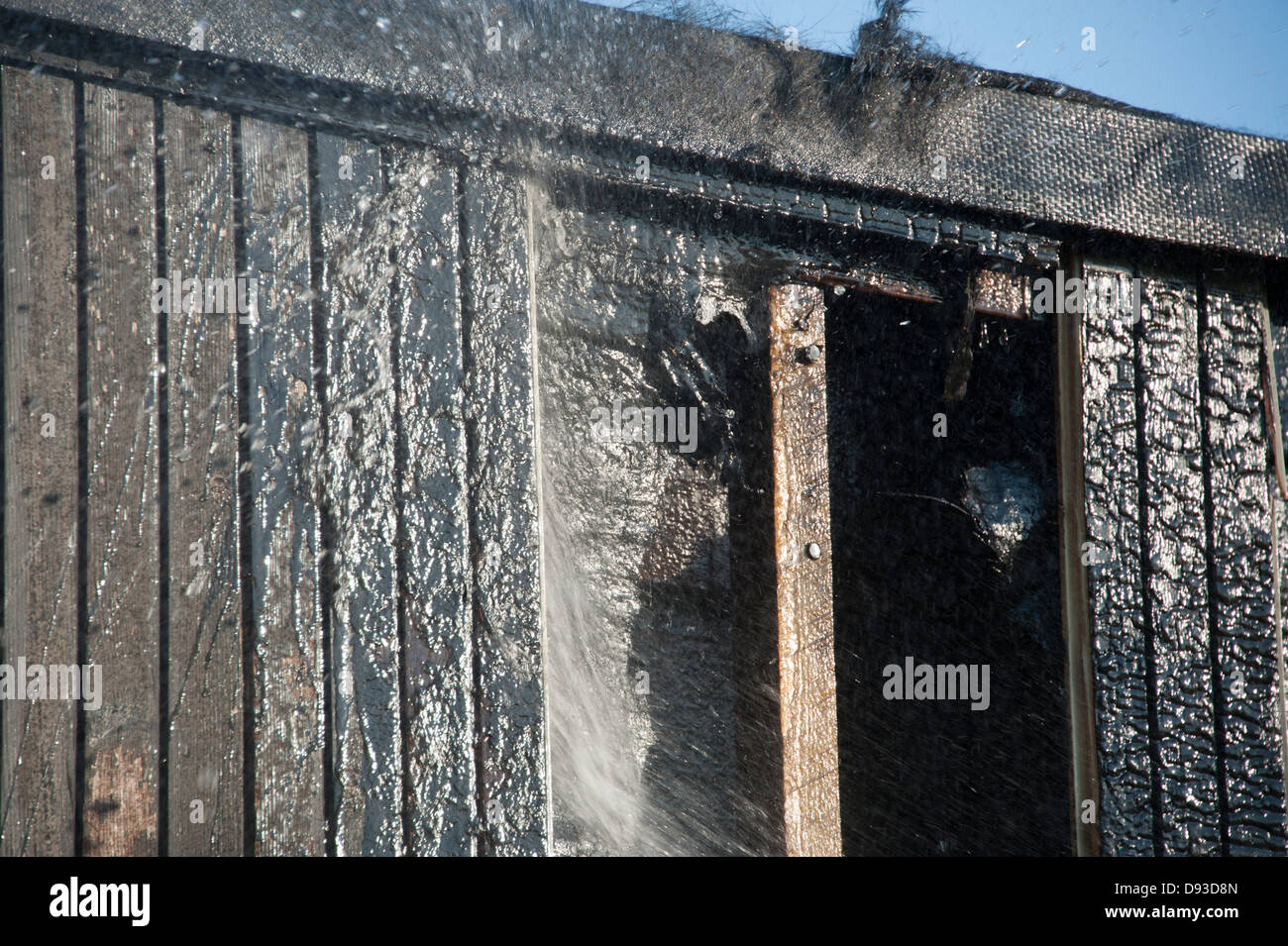 Holzverkleidungen im Feuer verbrannt verkohlten Stockfoto