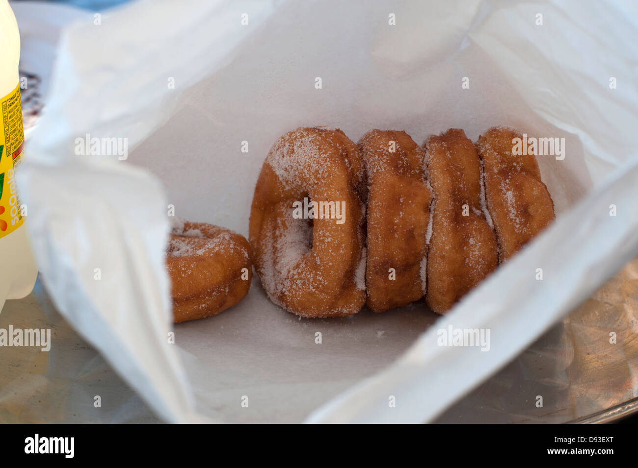 Zucker Donuts in Papiertüte Stockfoto
