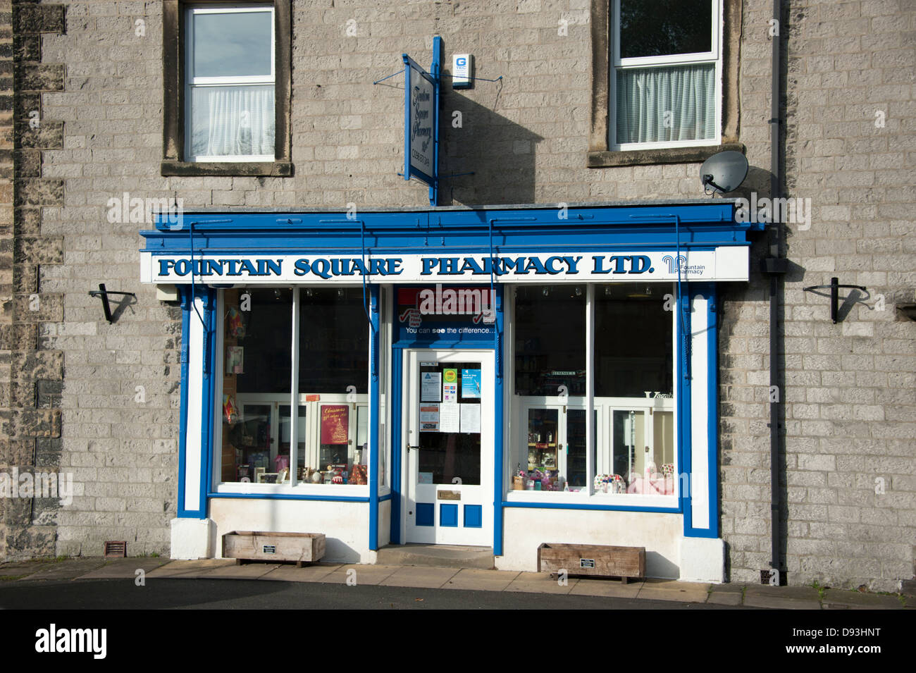 Fountain Square Apotheke Tideswell Derbyshire Peak District UK Stockfoto