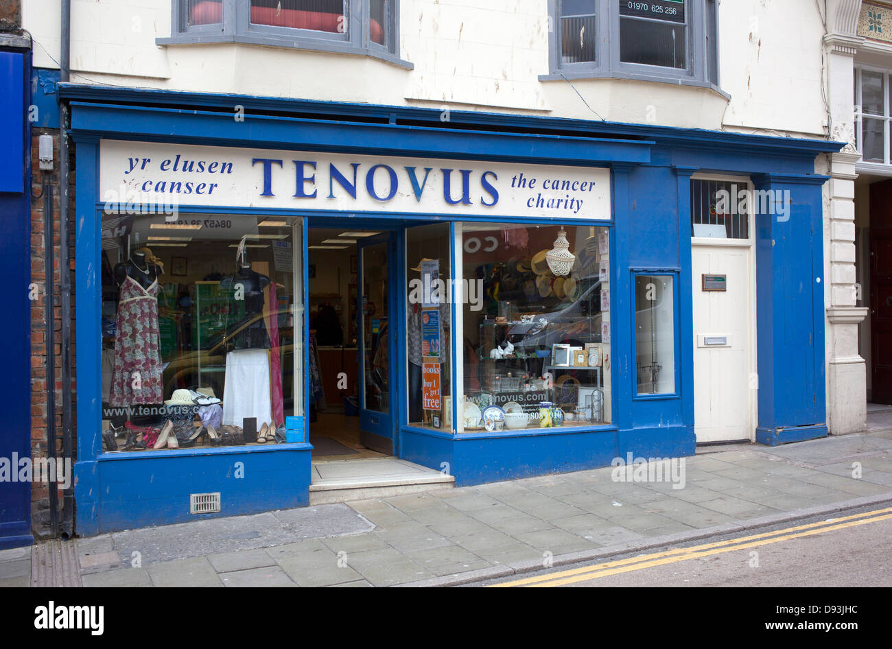 TENOVUS Krebs Charity Shop außen, große Darkgate Street Aberystwyth. Stockfoto