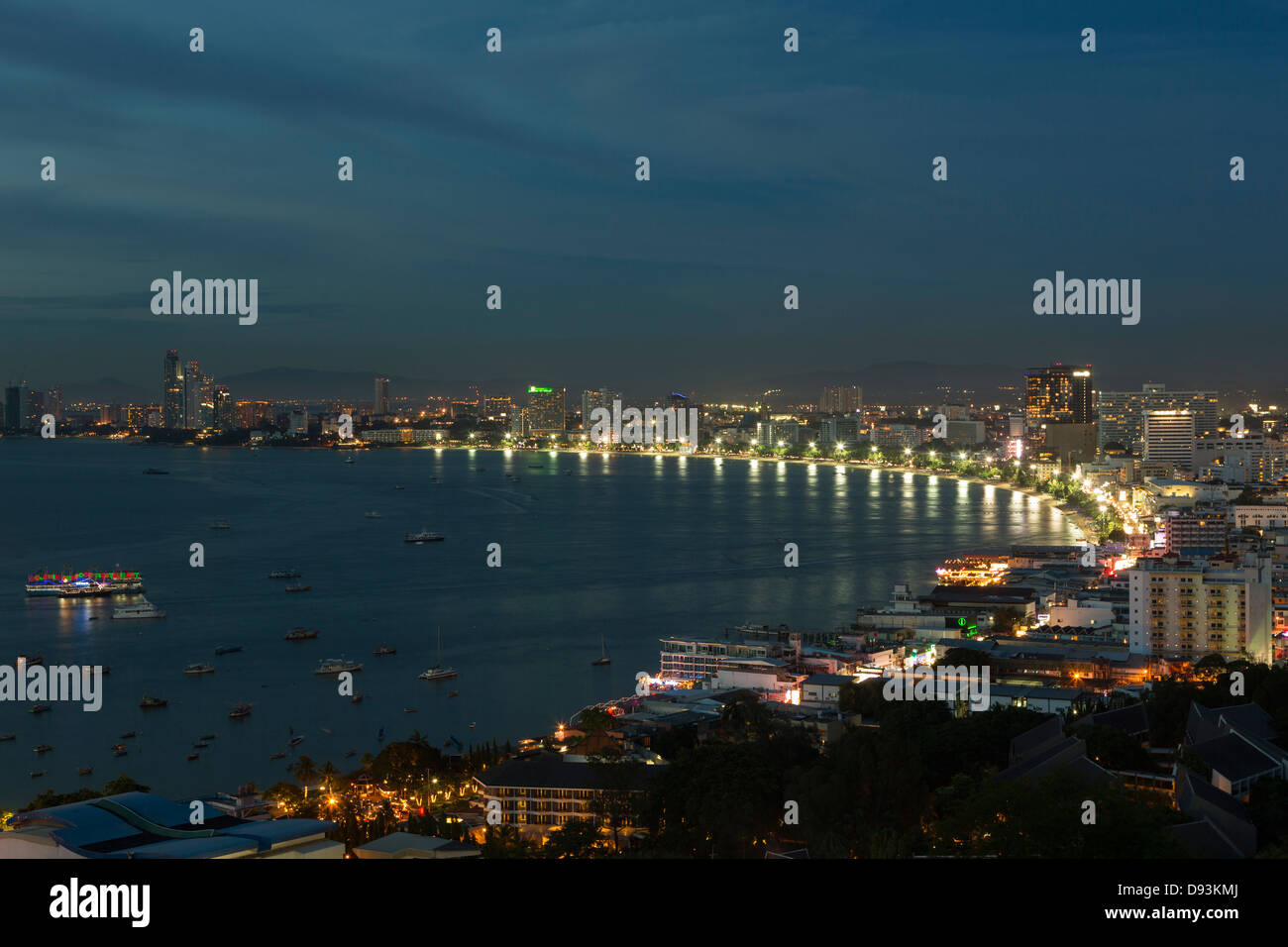 Bucht von Pattaya und Stadtbild von oben, Thailand Stockfoto