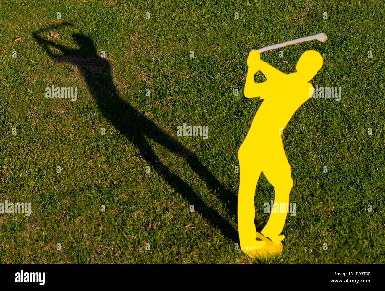 Karton Ausschnitt der Golfer auf Rasen Stockfoto