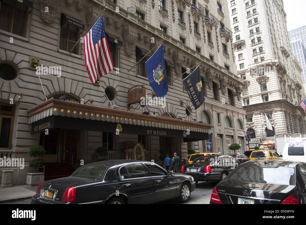 Der Eingang zum Elegent ST REGIS Hotelon East 55th St. in Manhattan Stockfoto