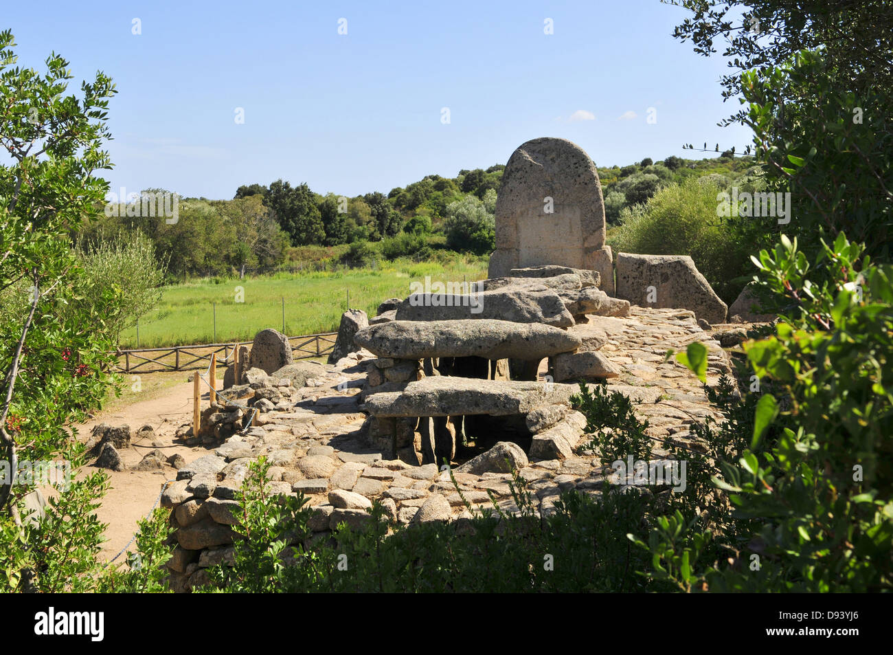 Riesen Grab Coddu Vecchiu, zurück, bei Arzachena, Gallura, Sardinien, Italien Stockfoto