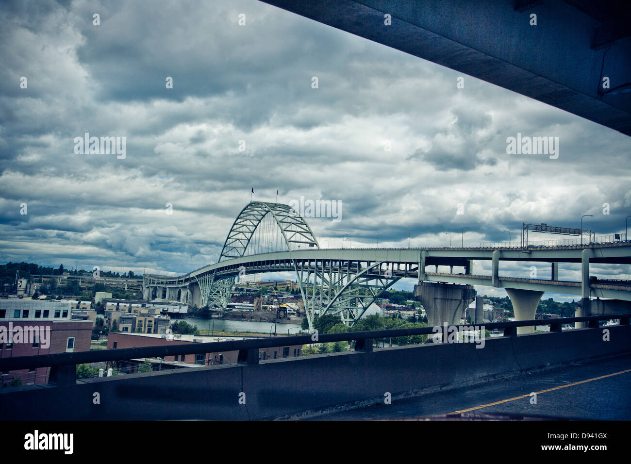 Details der strukturierten Metallbrücken in Portland Stockfoto