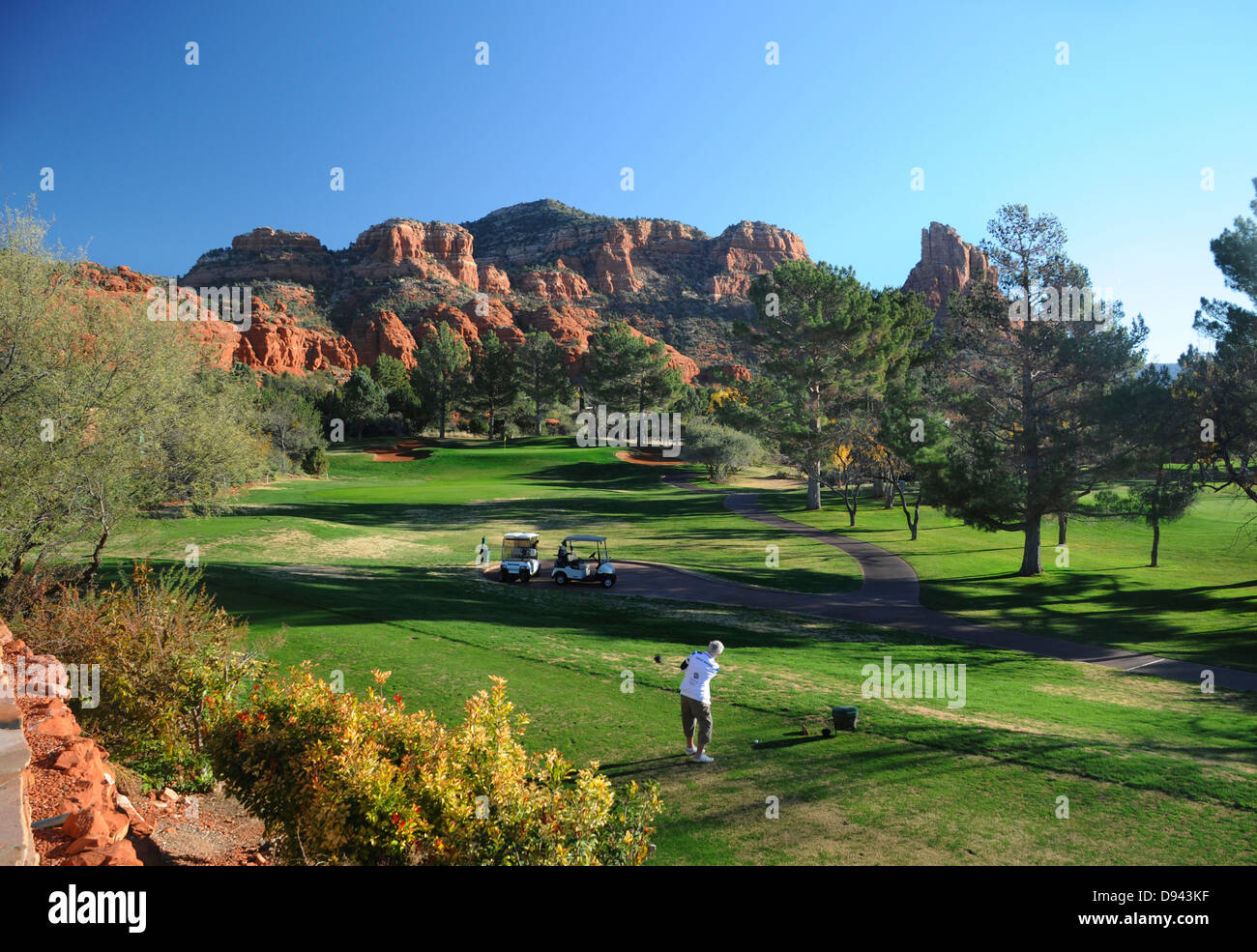 Oakcreek Country Club Golfplatz in Sedona, Arizona, umgeben von roten Felsformationen Stockfoto