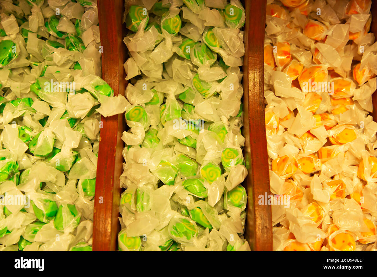 Salzwasser Taffy zu verkaufen in einem alten altmodischen Süßwarengeschäft in Savannah, Georgia Stockfoto