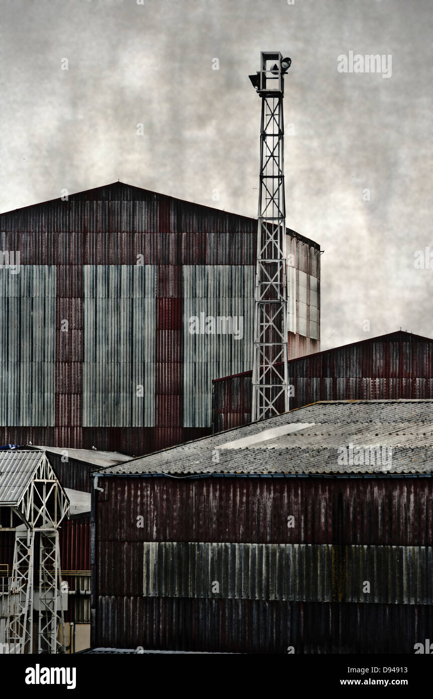 große Gebäude im Industriegebiet, Antik-Effekt Stockfoto