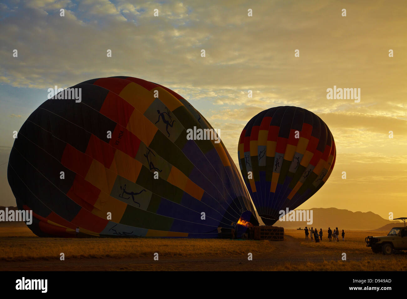Start der Heißluftballons in frühen Licht, Namib-Wüste, in der Nähe von Sesriem, Namibia, Afrika Stockfoto