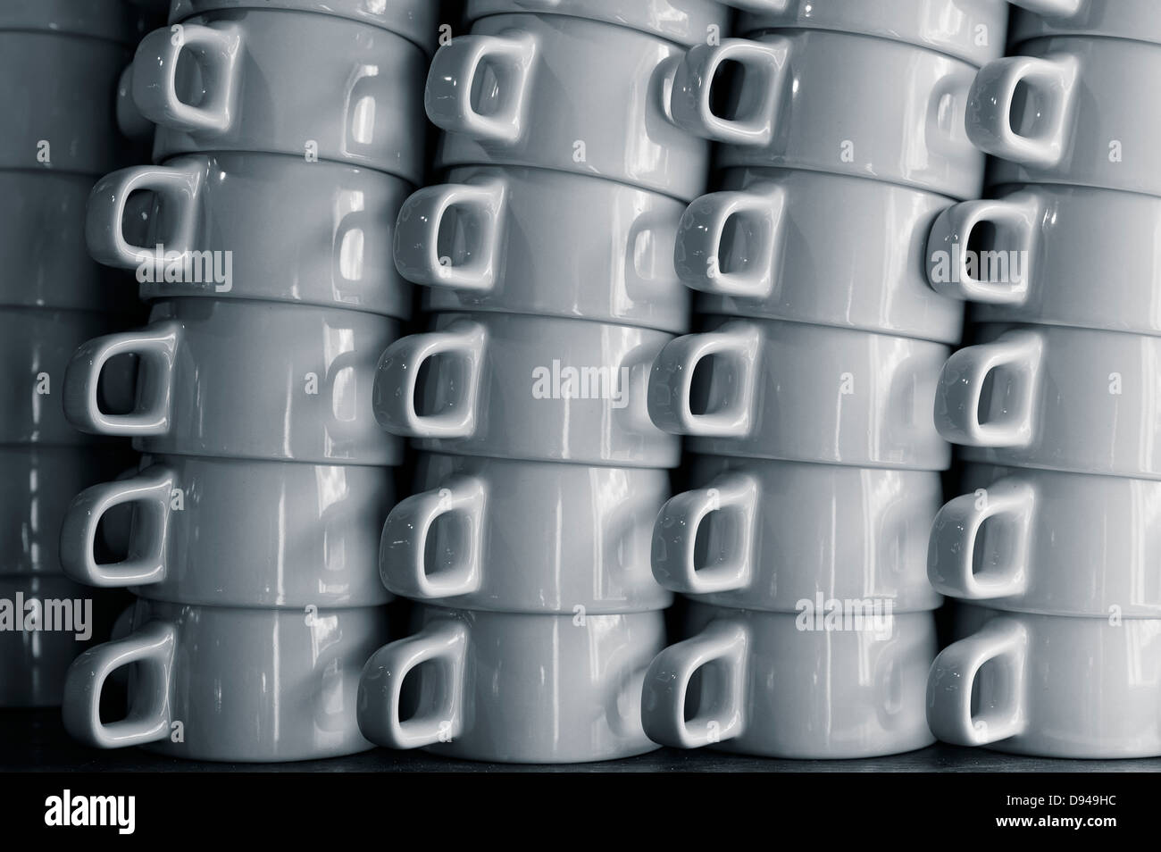 Stapel von weißen Tassen Stockfoto