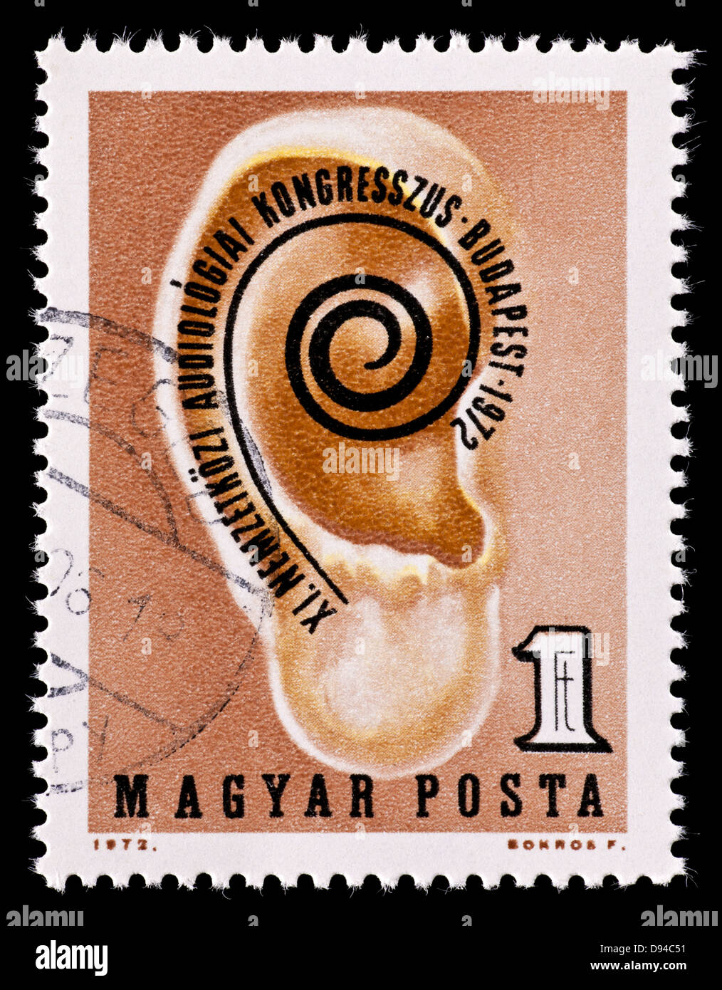 Briefmarke aus Ungarn, die Darstellung des Ohres und der internationalen Audiologie Kongress-Emblem. Stockfoto