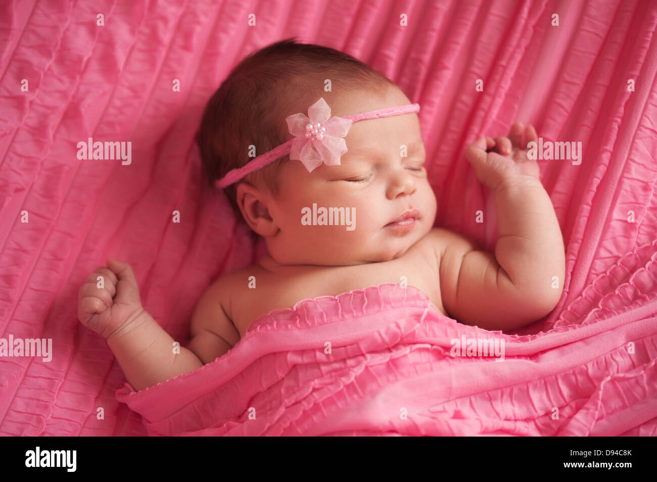 Porträt eines schönen neugeborenen Mädchens Stockfoto