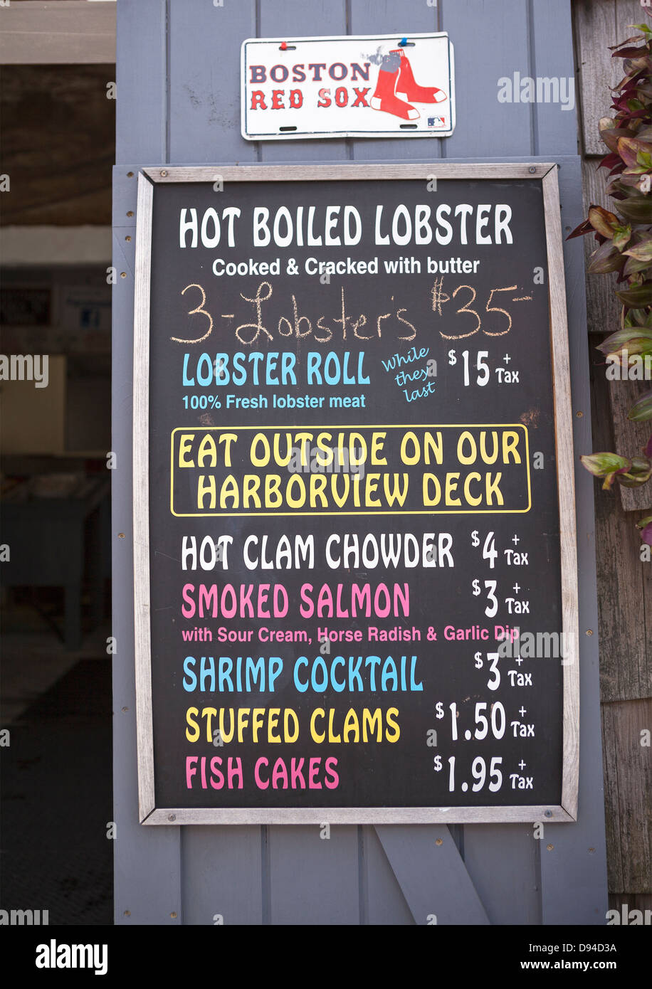 Ein Menü auf ein Meeresfrüchte-Shanty listet die lokalen Spezialitäten. Stockfoto