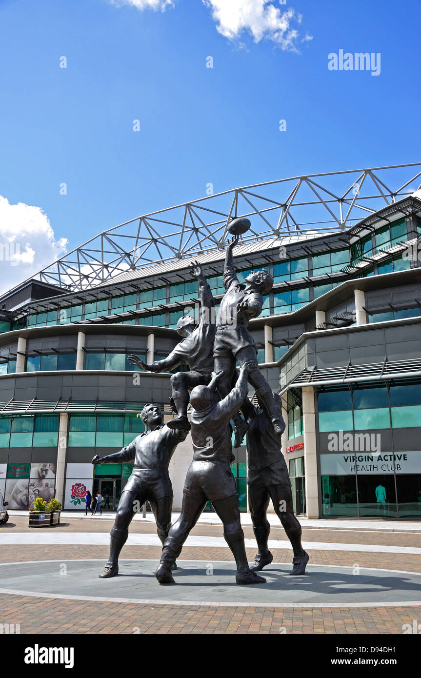'The Making of einen Lineout' Skulptur außerhalb Twickenham Stadium, Twickenham, Greater London, England, Vereinigtes Königreich Stockfoto
