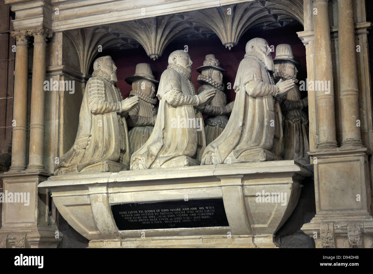 Worcester Cathedral, England. Die Moore Monument, elisabethanischen Periode Gedenkstein an Händler Tuchmacher John Moore und Familie Stockfoto