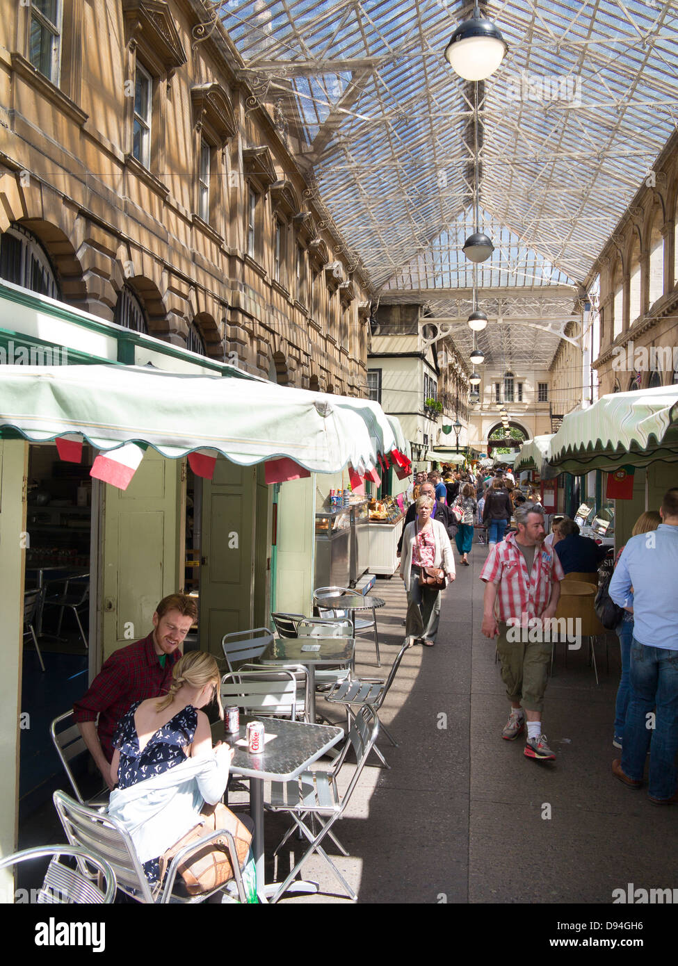 Bristol, Avon, UK: Imbissbuden und Cafés in St. Nikolaus-Markt in der Altstadt Bezirk von Bristol Stockfoto