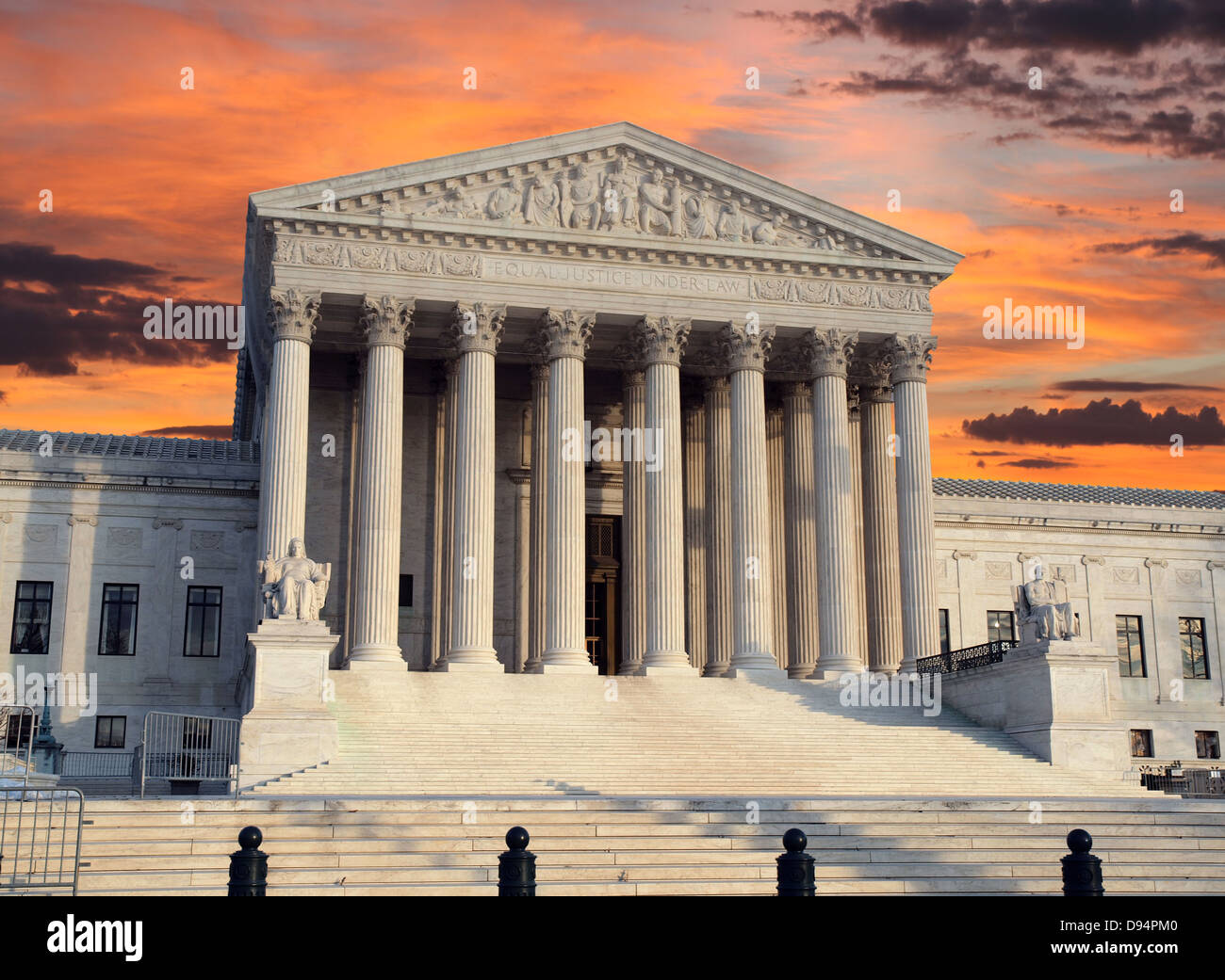 Das United States Supreme Court Gebäude mit Sonnenaufgang Himmel. Stockfoto