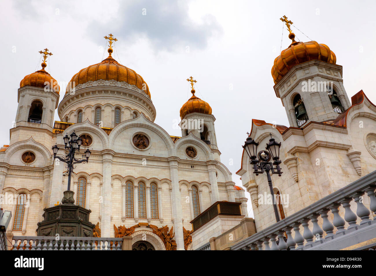 Kathedrale von Christus dem Erlöser in Moskau wurde als eine Danksagung an Gott und an die siegreiche russische Armee im Jahre 1812 zu Ehren errichtet. Stockfoto