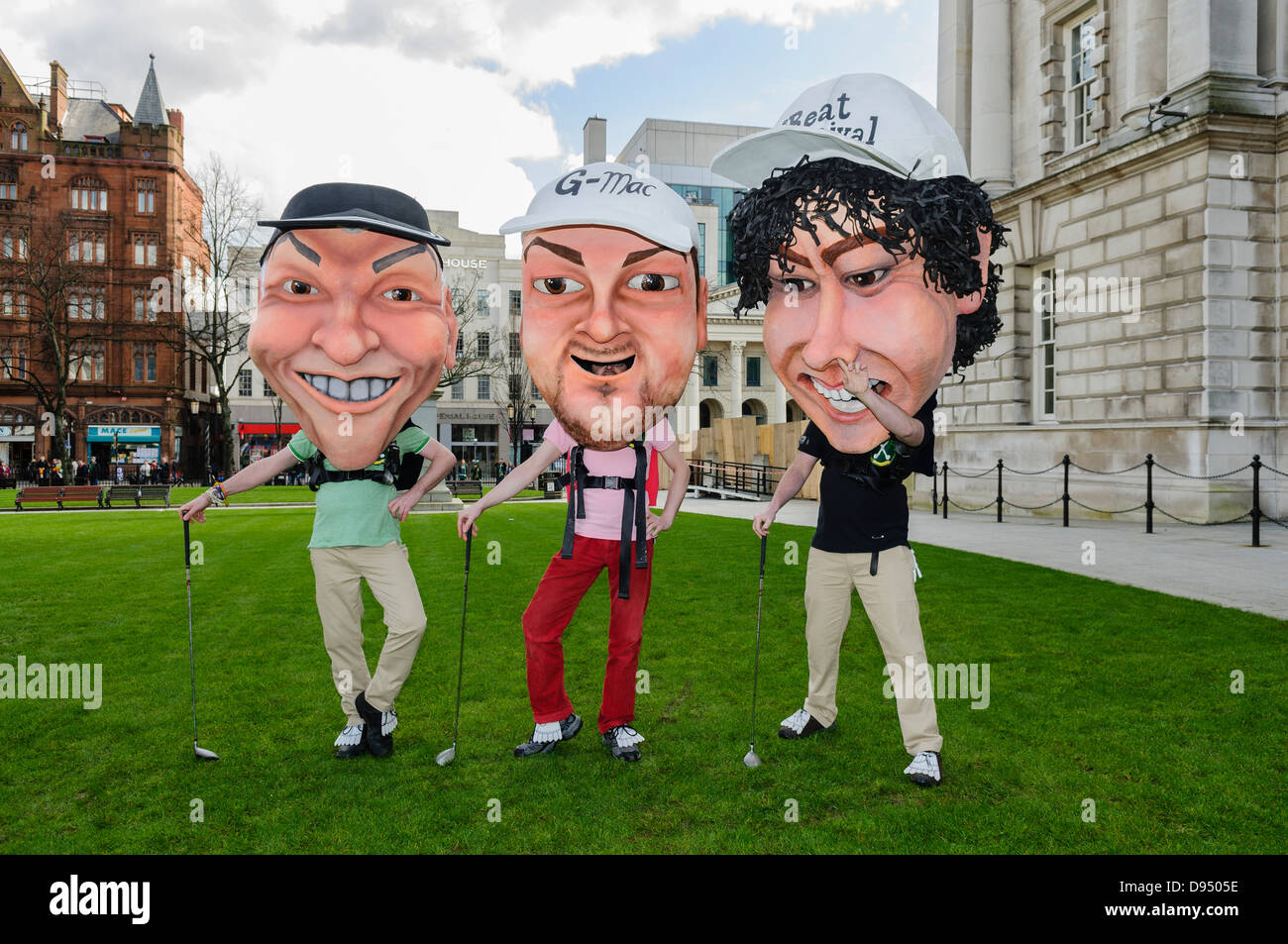 Caractures von Darren Clarke, Graeme McDowell und Rory McIlroy außerhalb der Belfast City Hall Stockfoto