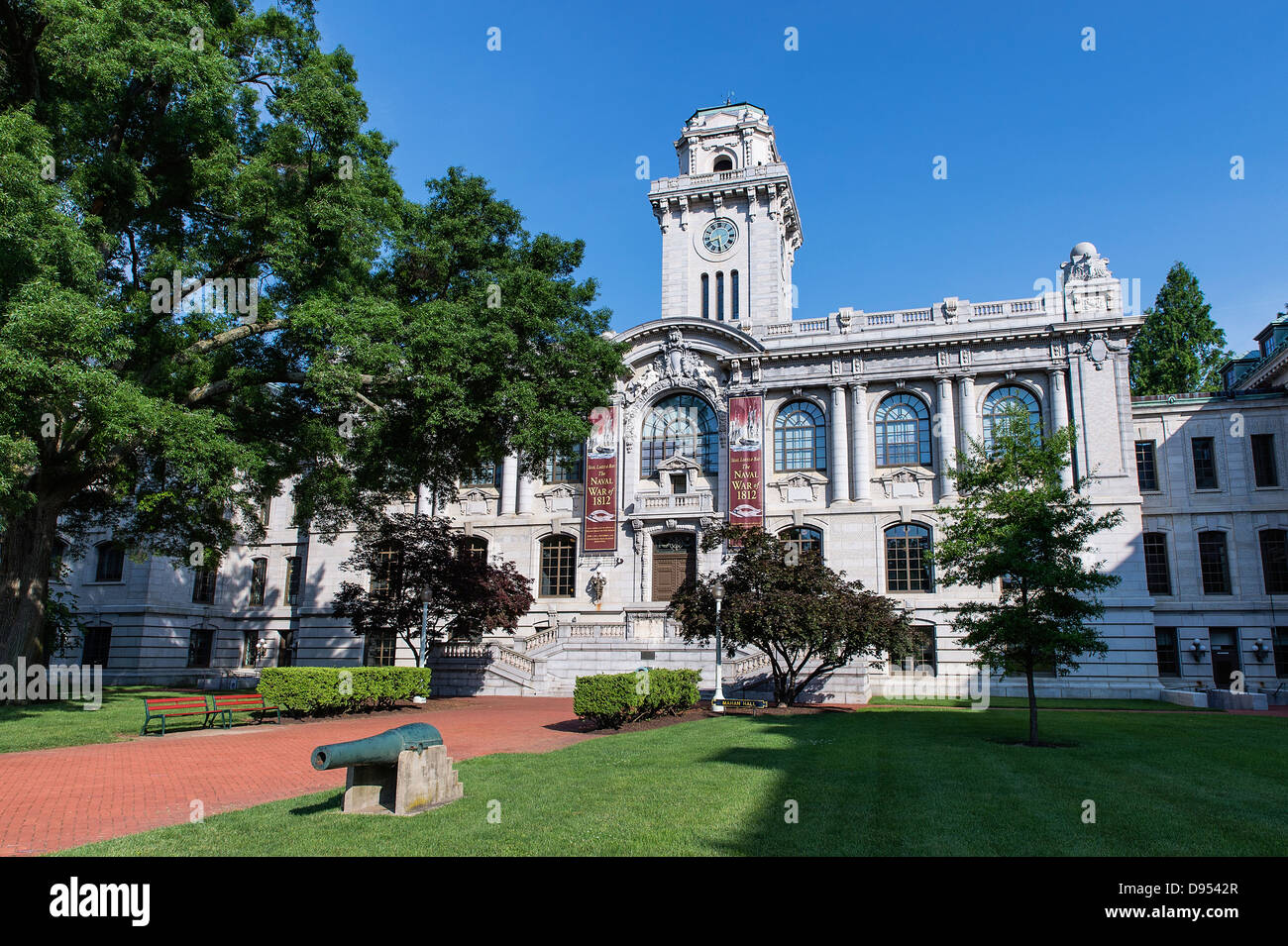 Mahan Halle zeigt Banner für den Krieg von 1812 Ausstellung, United States Naval Academy, Annaplois, Maryland, USA Stockfoto