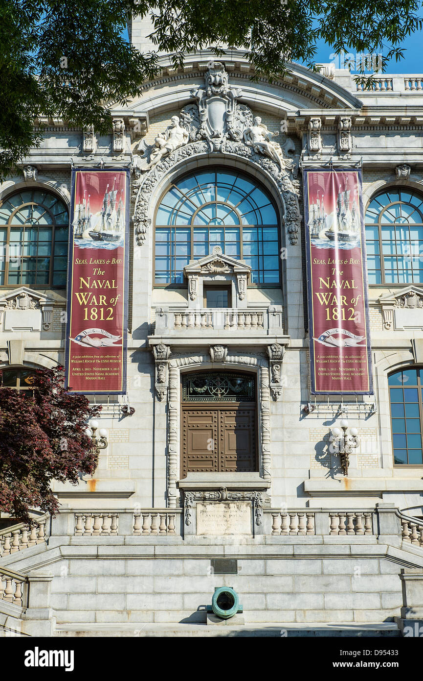 Mahan Halle zeigt Banner für den Krieg von 1812 Ausstellung, United States Naval Academy, Annaplois, Maryland, USA Stockfoto