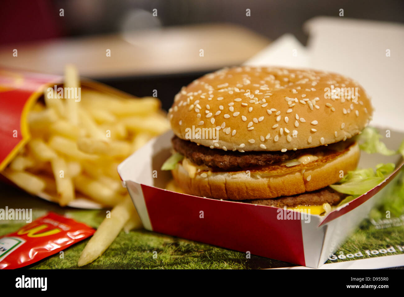 Big-Mac-Essen von mcdonalds Stockfoto