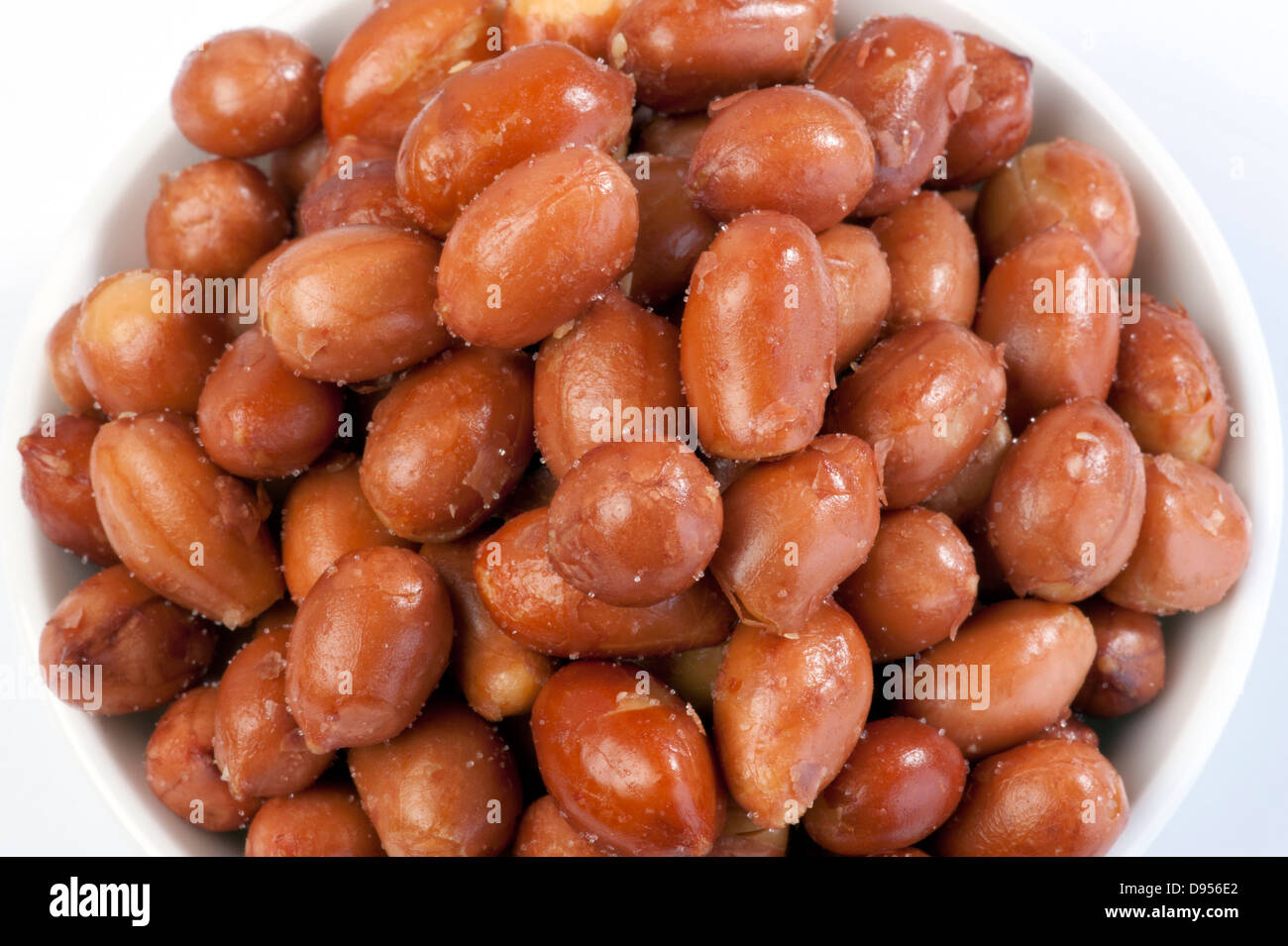 Muttern - spanische rote Erdnüsse, gesalzen und nicht geschält, Essen Stockfoto