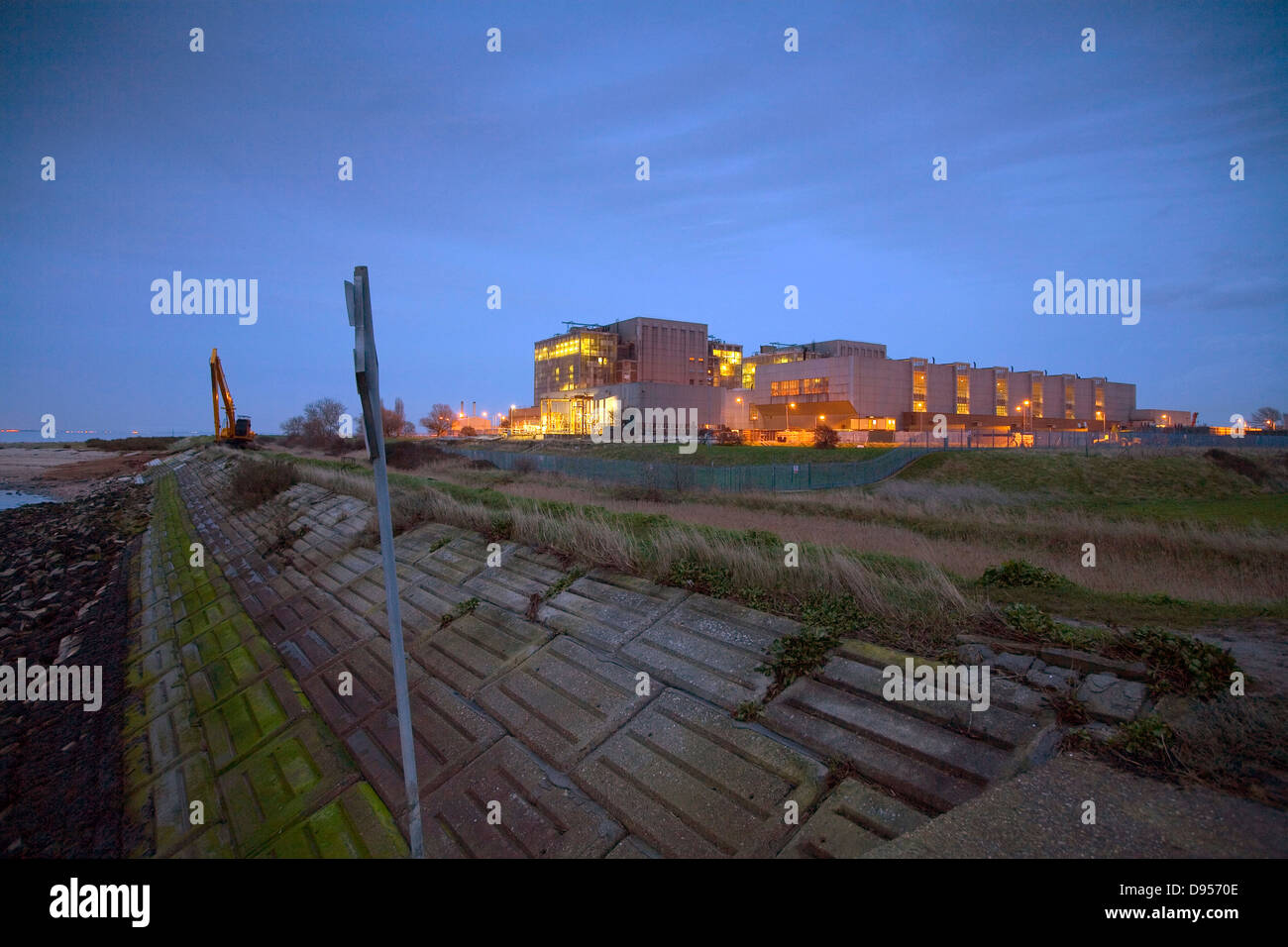 Bradwell Kernkraftwerk ist ein stillgelegtes Magnox-Kraftwerk befindet sich auf der Dengie Halbinsel an der Mündung des Flusses schwarz Stockfoto