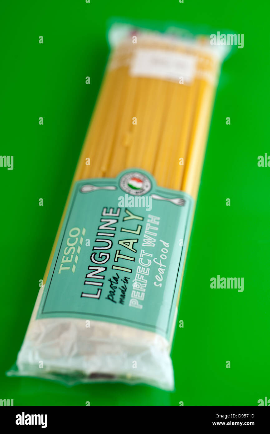 Paket der italienischen Pasta Linguine von Tesco Stockfoto