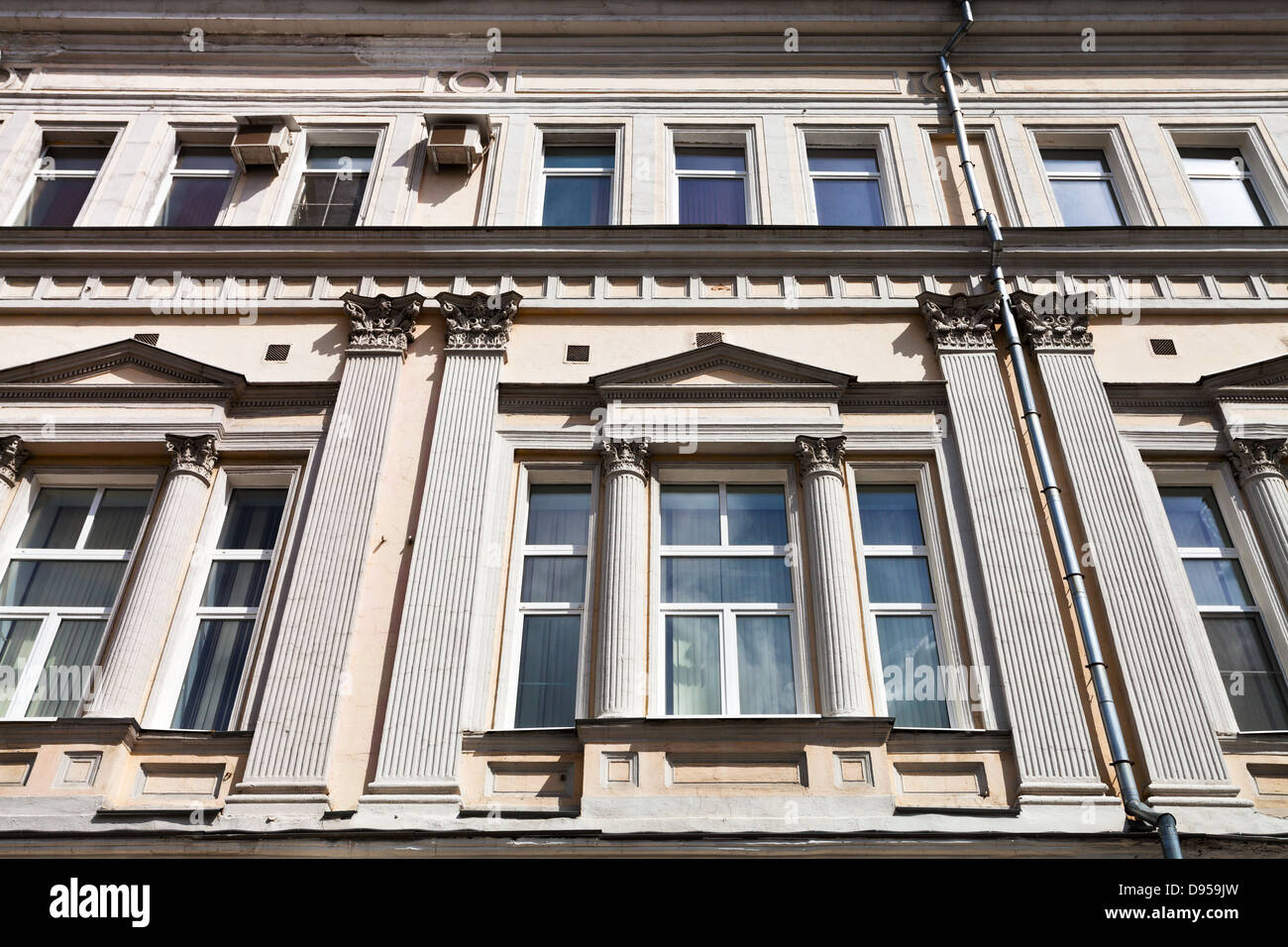 Fassade des Hauses im Stil der Moskauer Reich des 19. Jahrhunderts Stockfoto