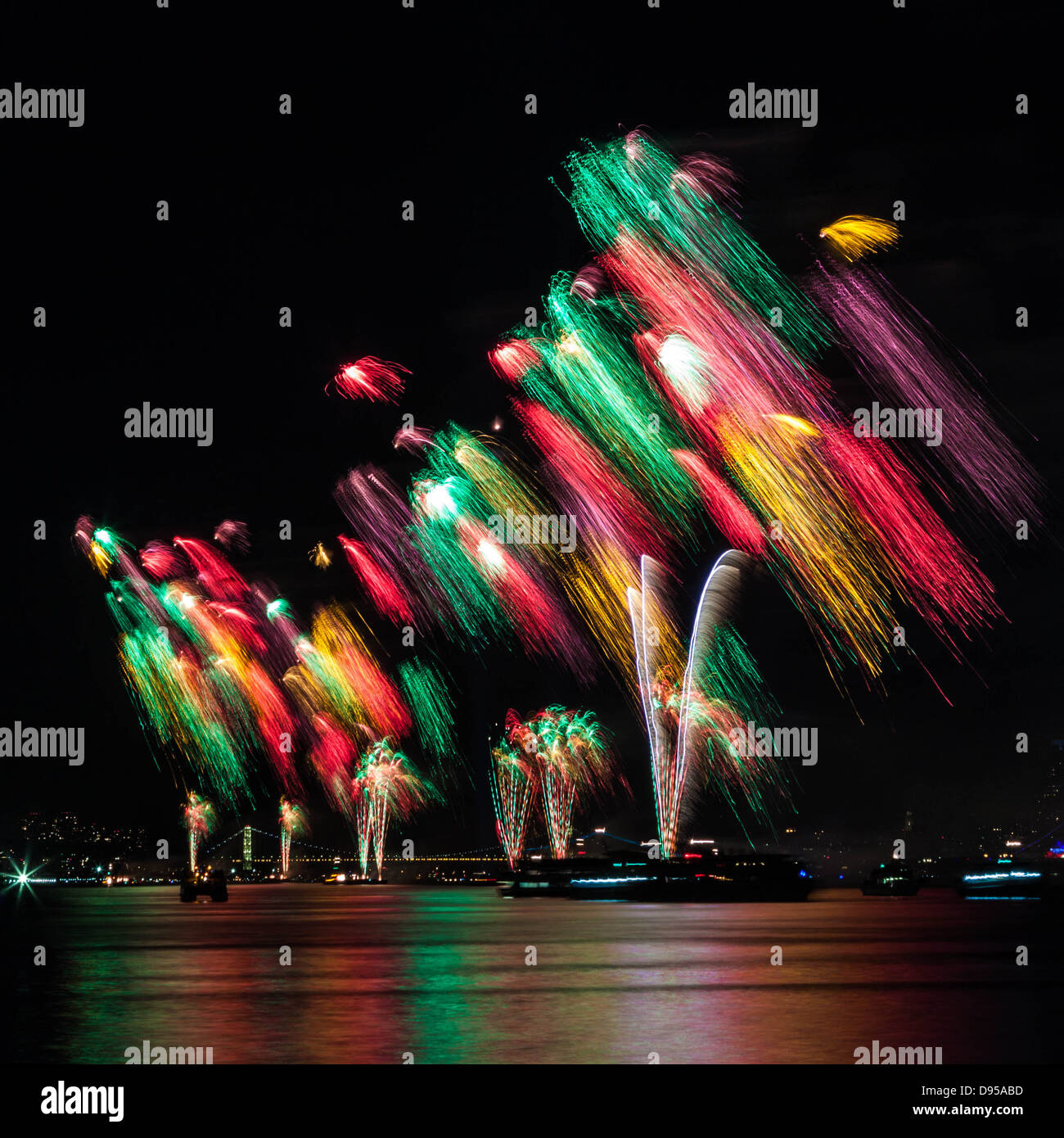 Macy's 4. Juli Feuerwerk am Hudson River Stockfoto