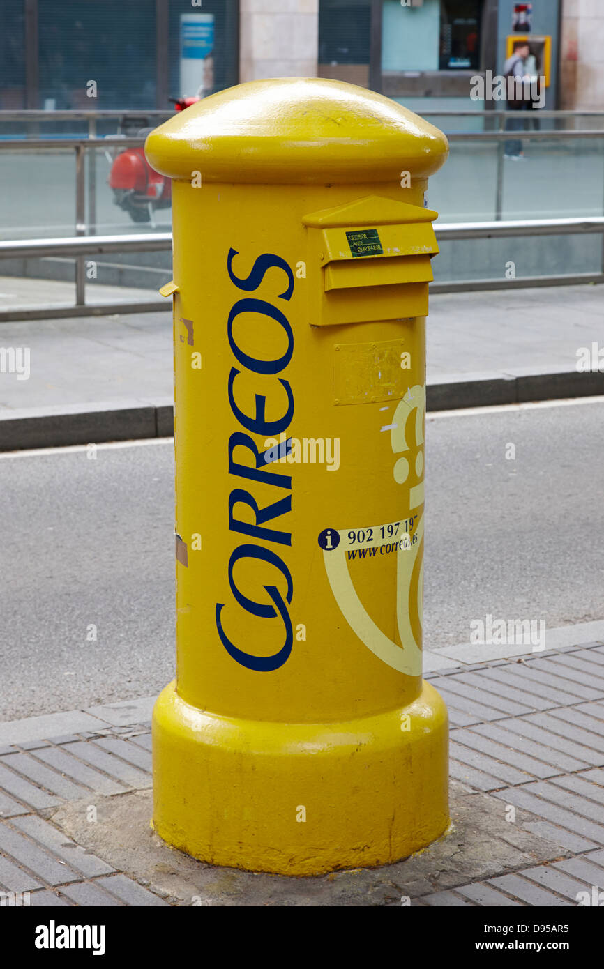 Correos gelben Briefkasten Barcelona Katalonien Spanien Stockfotografie -  Alamy