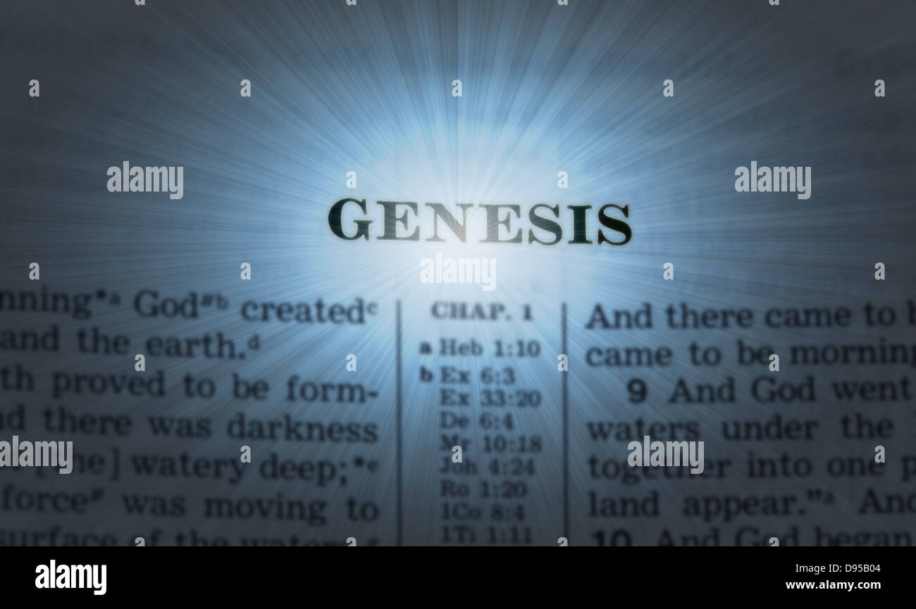 Bibel Buch Genesis mit Lichtstrahlen Stockfoto