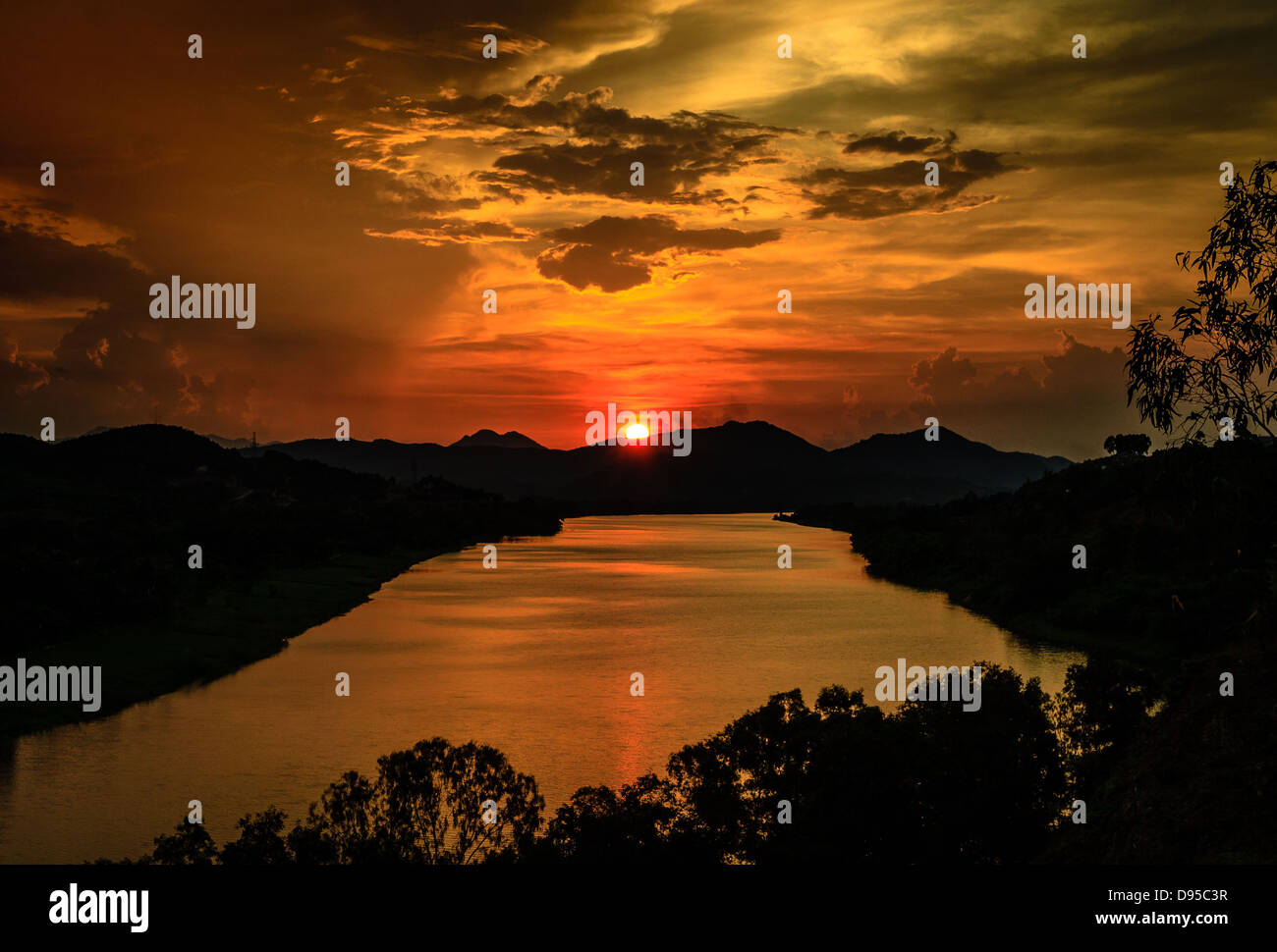 Sonnenuntergang am Vong Canh Hügel - Hue - Viet nam Stockfoto