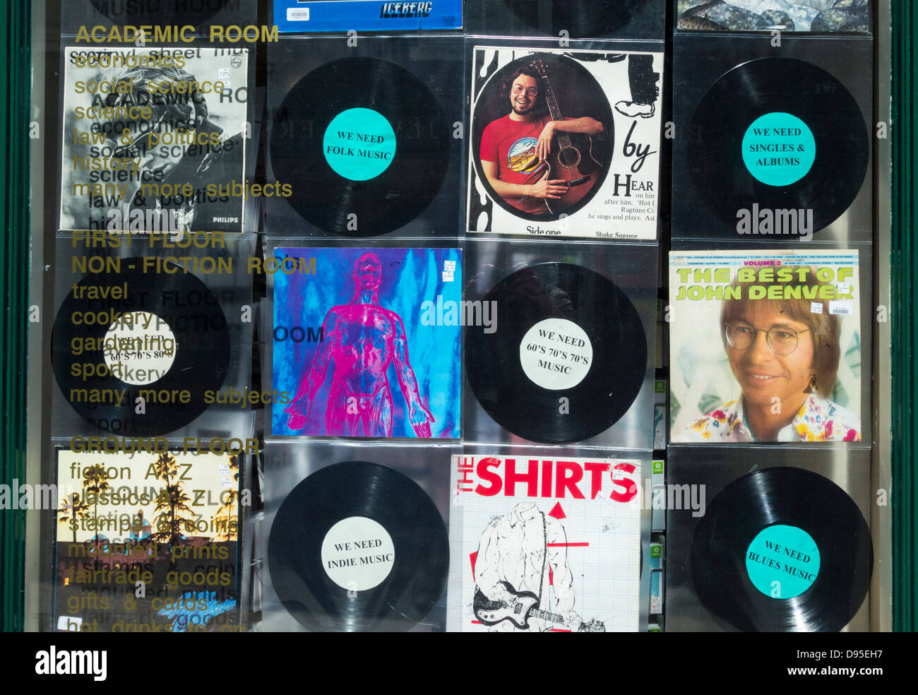 Vinyl-Schallplatten in Charity-Shop in Durham, England, UK Stockfoto
