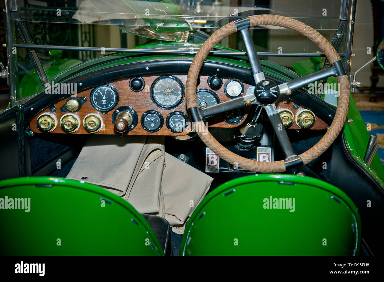 Armaturenbrett eines Bentley 3 Liter Team Auto 1925 RAC Club Pall Mall London 11. Juni 2013 Stockfoto