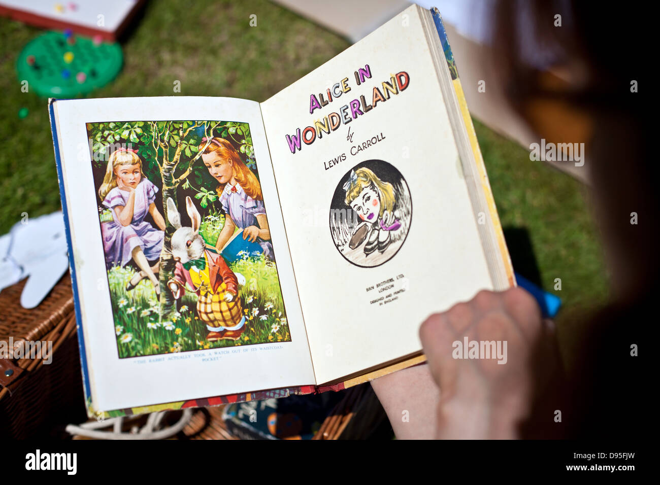 Alte Ausgabe von Alice im Wunderland von Lewis Carroll Stockfoto