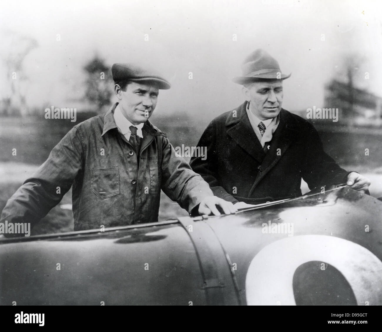 DUESENBERG Brüder: August auf der linken Seite und Fred waren deutsch-US-amerikanischer Automobilhersteller hier ca. 1920 Stockfoto