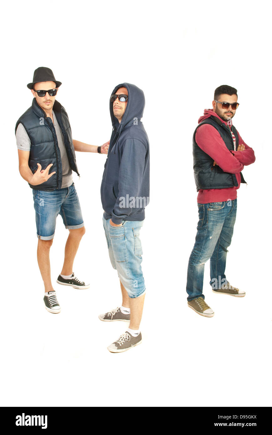 Break Danceteam von drei Jungs in trendige Kleidung Ans Sonnenbrille isoliert auf weißem Hintergrund Stockfoto
