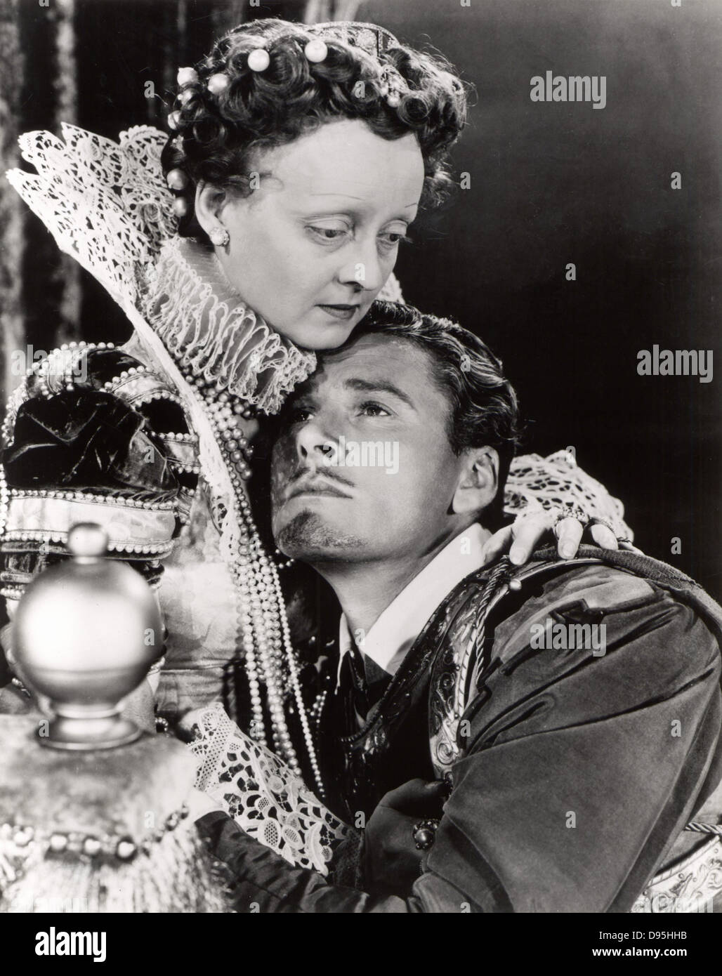 Bette Davis (1908-1989) und Errol Flynn (1909-1959) in den Hollywood Periode Drama "Das private Leben von Elizabeth und Essex', 1939. Unter der Regie von Michael Curtiz. Film Stockfoto