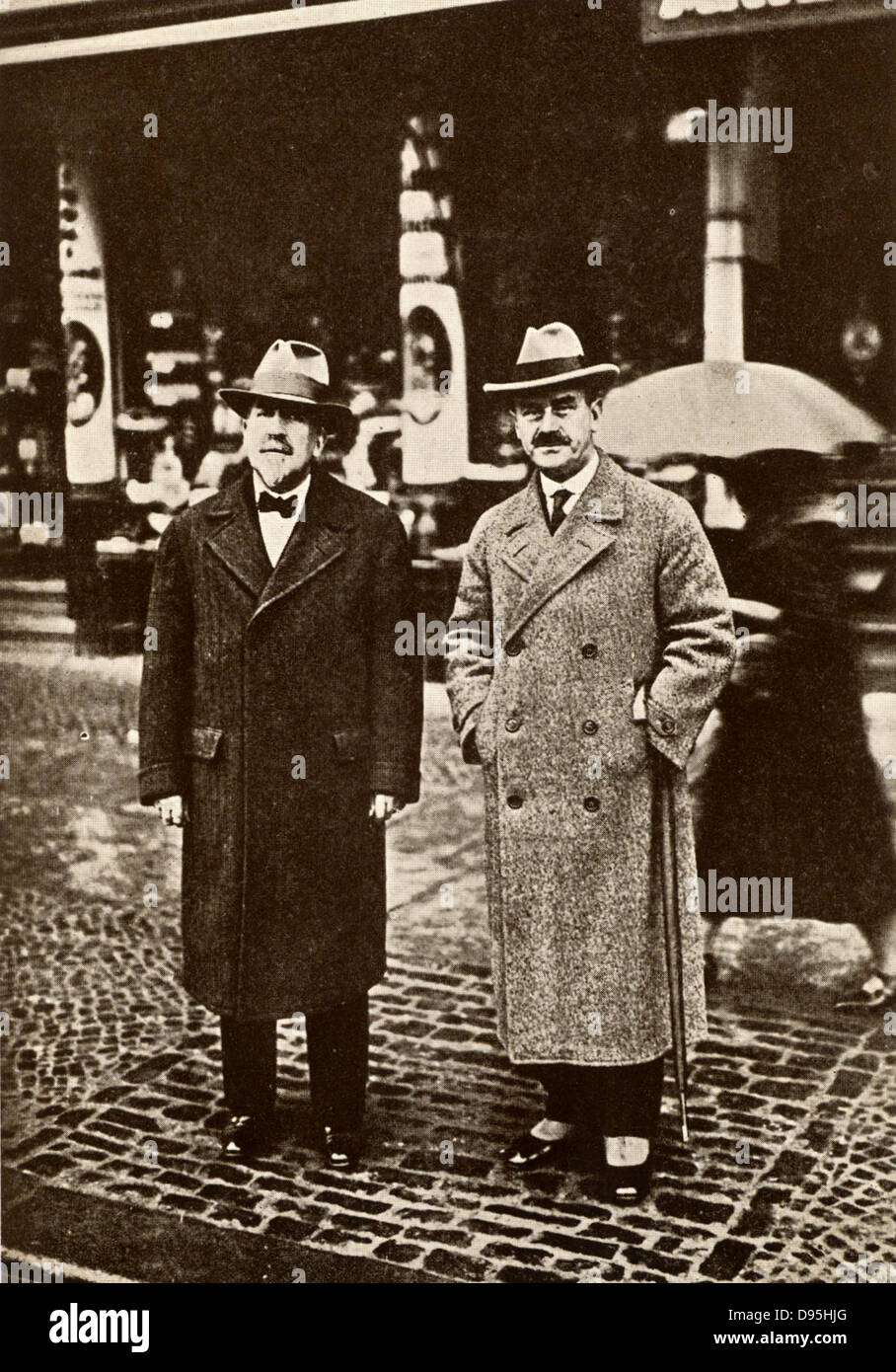 Heinrich Mann (1871-1950), links, und Thomas Mann (1875-1955) deutschen Schriftsteller. Thomas wurde 1929 mit dem Nobelpreis für Literatur ausgezeichnet. Von einem Foto. Halbton. Stockfoto