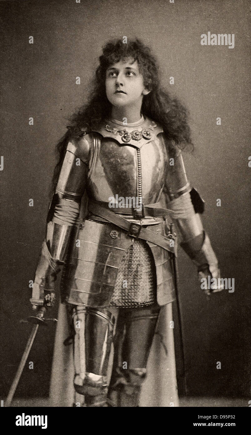 Mary Kingsley als Jeanne d'Arc in der Geschichte spielen "Henry IV" Teil 1 von William Shakespeare. Alice Maud Mary Arcliffe (1852-1936) englische Schauspielerin, die die Bühne name Mary Kingsley verwendet. Aktiv in der frauenwahlrecht Bewegung in London ab etwa 1906. Photogravure c 1895. Stockfoto