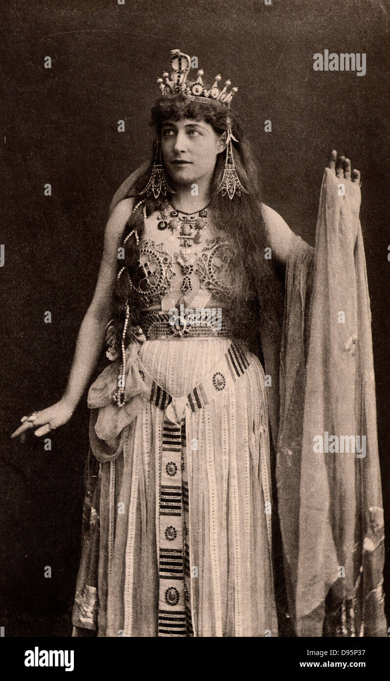Lillie Langtry (1853-1929) englische Gesellschaft Schönheit und Schauspielerin, die ersten auf der Bühne im Jahr 1881 erschien. Hier als Cleopatra in "Antonius und Cleopatra" von William Shakespeare. Photogravüre veröffentlicht c 1895. Stockfoto