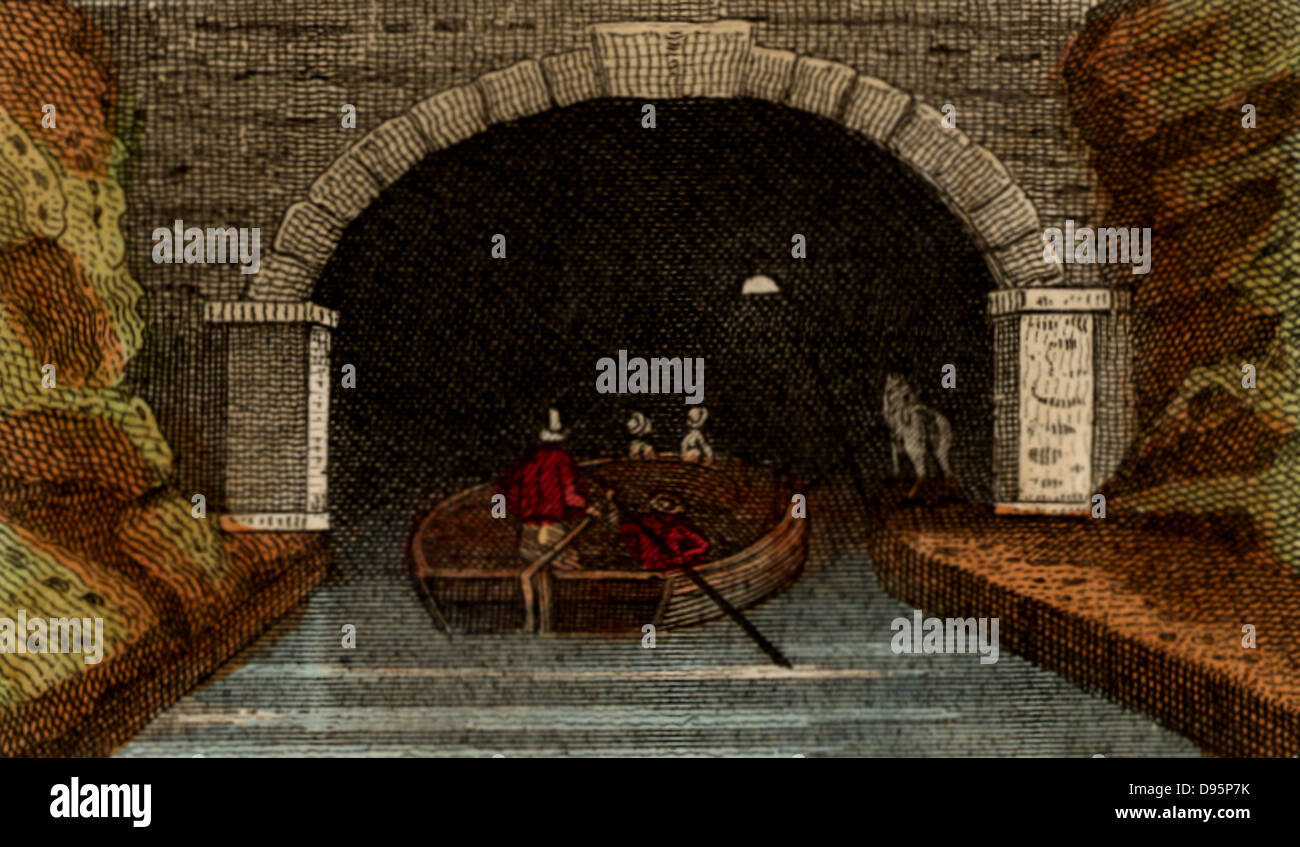 Eingang zum ersten Harecastle Tunnel auf der Grand Trunk (später Trent und Mersey) Kanal. Der englische Ingenieur James Brindley (1716-1772) zwischen 1770 und 1777 gebaut. Es gab keine leinpfad und der bargees hatten ihre Boote Bein entlang der 2.880 Yards (2,632.72 m). Geschlossen nach einem teilweisen Zusammenbruch im Jahr 1914. Von cenes in England" von Pfr. Isaac Taylor, London, 1822. Handcolorierte Kupferstich. Stockfoto