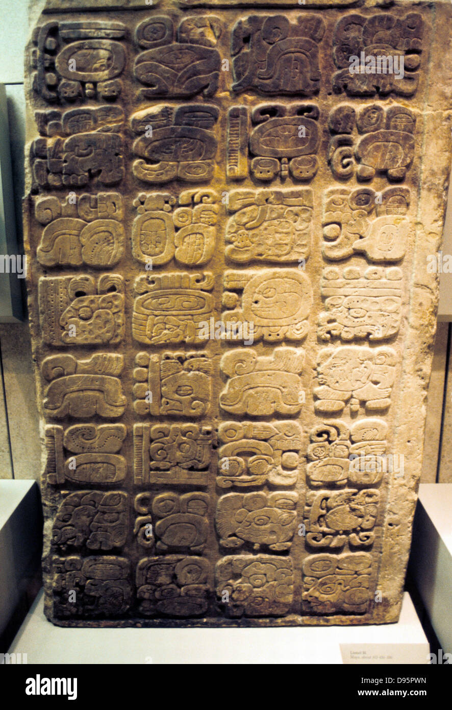 Maya-Türsturz Auflistung der neun Generationen von Herrschern in Yaxchilan. 450-550 N. CHR. Stockfoto