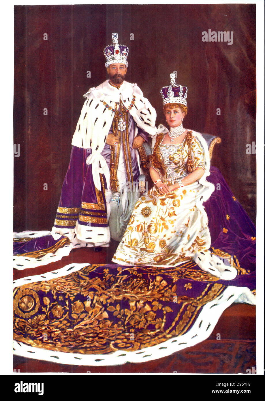 Georg v., König von Großbritannien 1910-1936, mit seiner Gemahlin Königin Mary in Krönung Bademäntel, 1911. Stockfoto